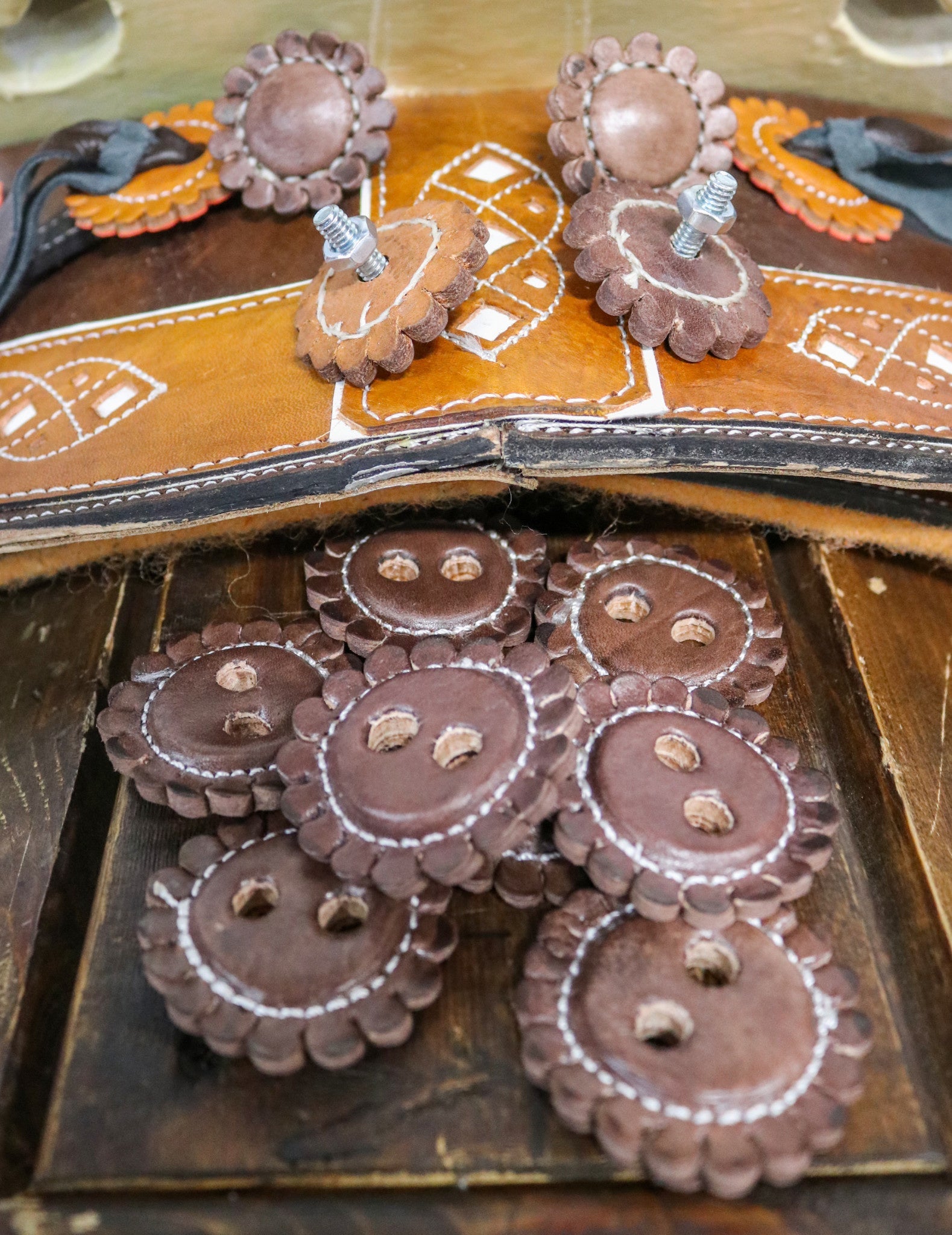 Black Juego De Chapetones Monturas Charras Conchos