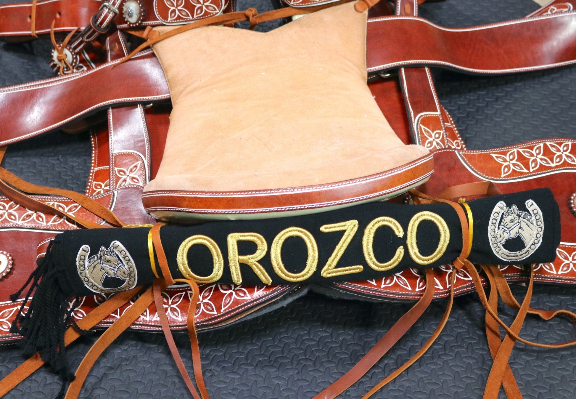 Charro Rojo Negro Grueso Sarape Montura Fino Saddle main image 1