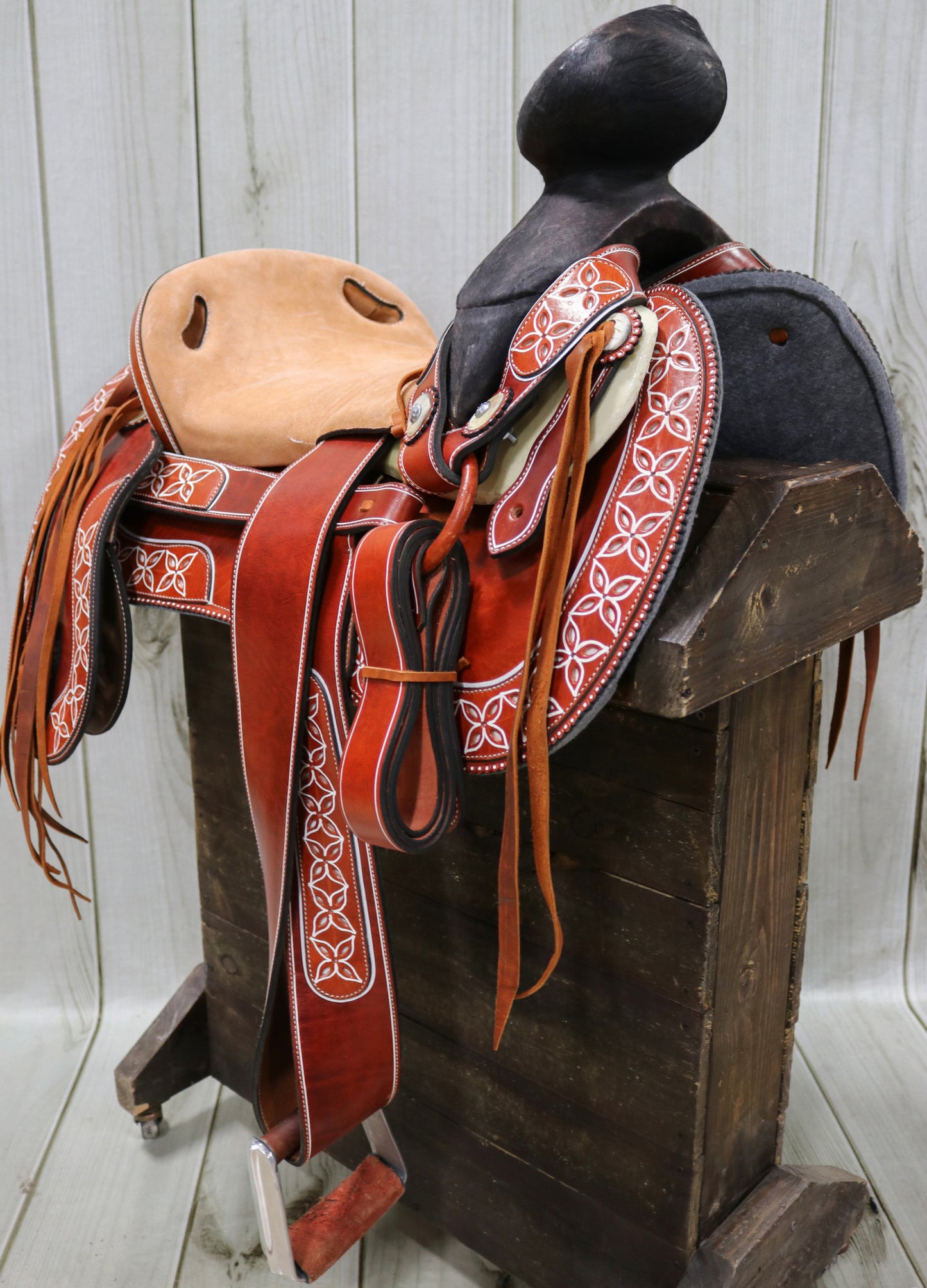 15" Mexican Charro Leather Cuerno De Venado Saddle